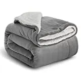 Bedsure Sherpa Decke Grau hochwertige Wohndecken Kuscheldecken, extra Dicke warm Sofadecke/Couchdecke in zweiseitig, 150x200 cm super flausch Fleecedecke als Sofaberwurf oder Wohnzimmerdecke